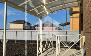 Навес над крыльцом пример 9