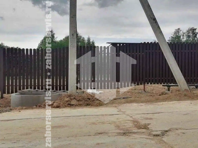 Забор из металлического штакетника коричневый 38 метров