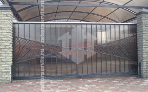 Ворота откатные из поликарбоната с ковкой