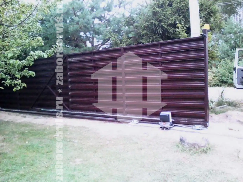 Забор из металлического штакетника горизонтальный 85 метров