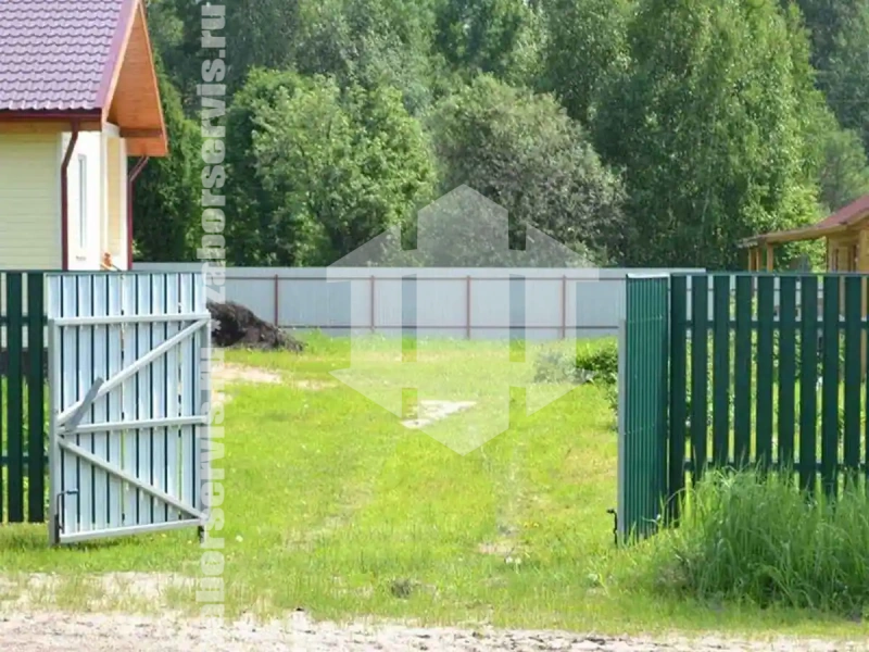 Забор из металлического штакетника с воротами 88 метров