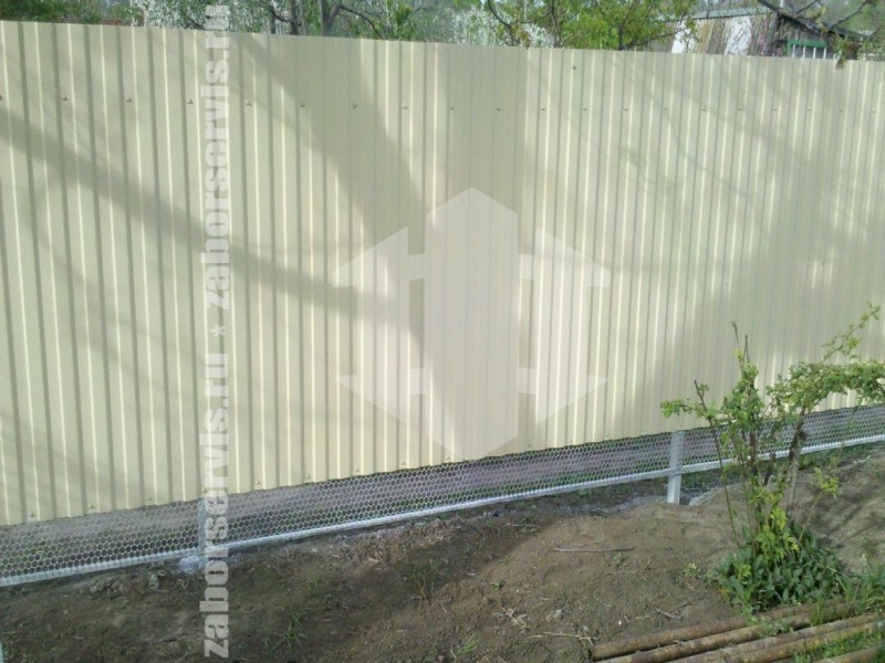 Забор из профнастила с бетонированием столбов 95 метров
