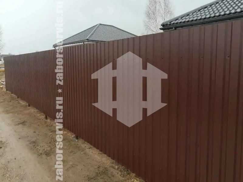 Забор из профнастила 59 метров коричневый
