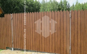 Забор из профнастила под дерево 31 метр