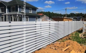 Забор из металлического штакетника оцинкованный 65 метров