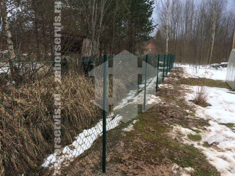 Забор из сетки рабицы в натяг с протяжкой арматуры 12 соток