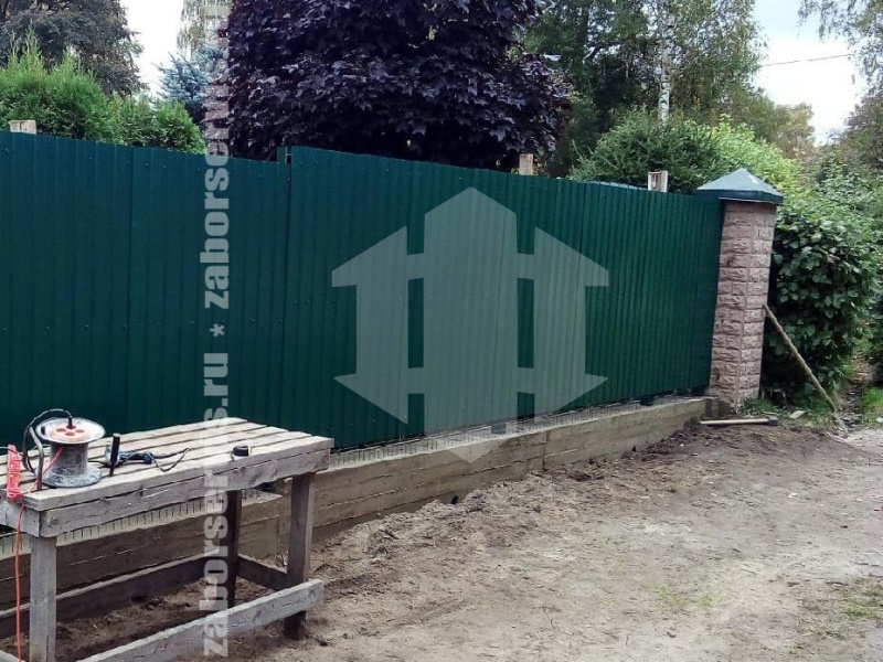 Забор из профнастила на ленточном фундаменте 45 метров