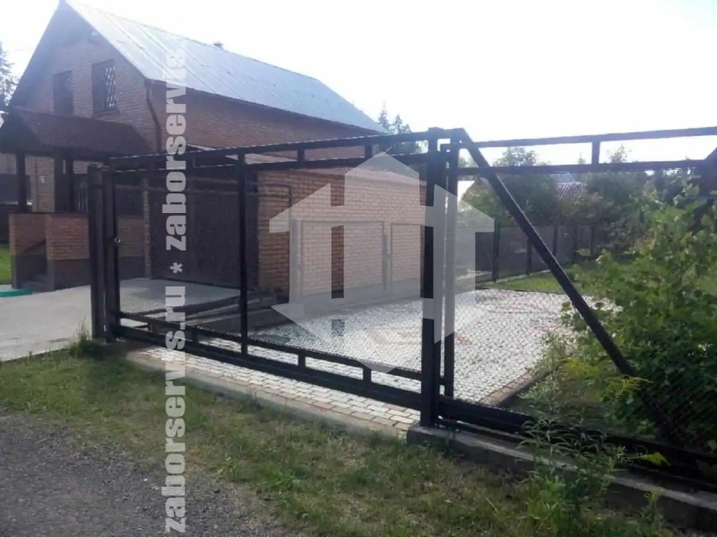 Забор из сетки рабицы на ленточном фундаменте 60 метров