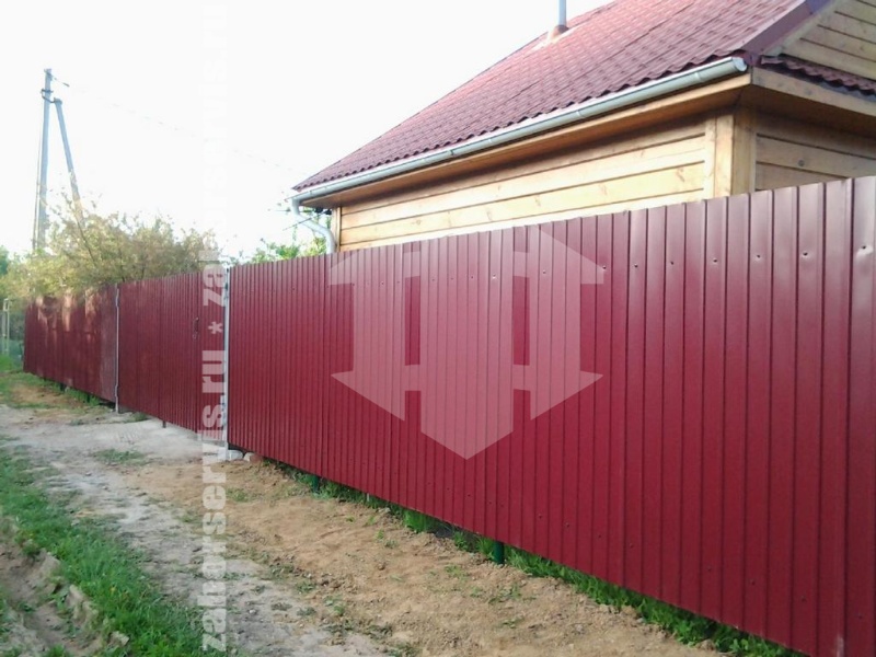 Забор из профнастила с бетонированием столбов 62 метра