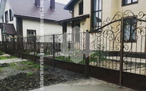 Кованый забор с распашными воротами 30 метров