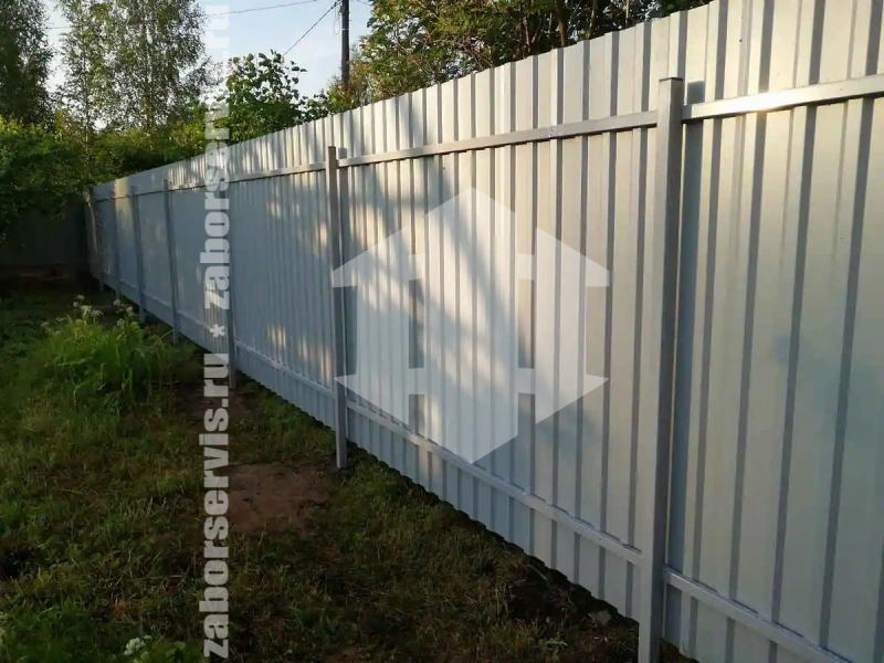 Забор из профнастила 57 метра зеленый