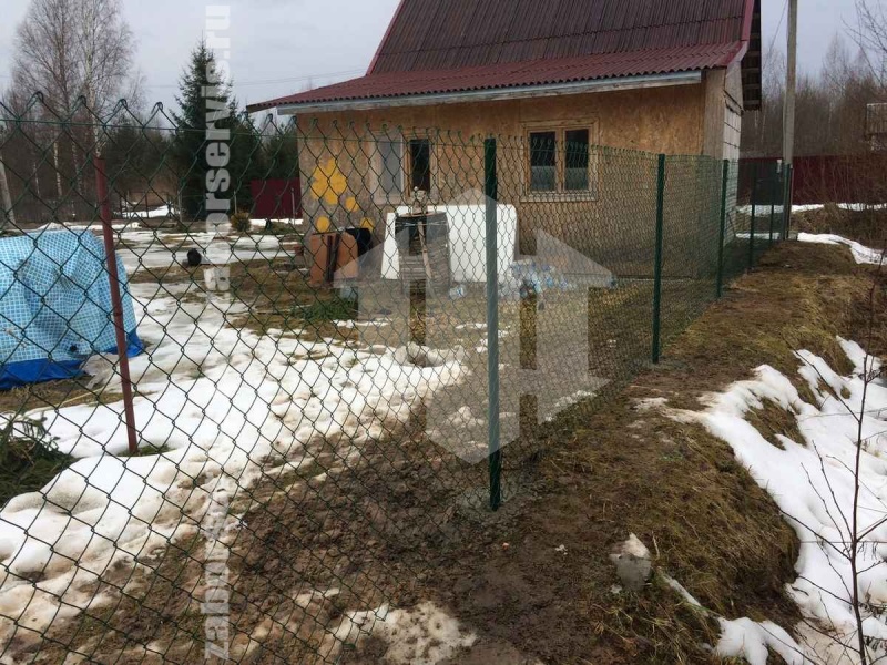 Забор из сетки рабицы в натяг с протяжкой арматуры 12 соток