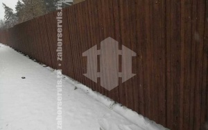 Забор из профнастила под дерево 64 метра