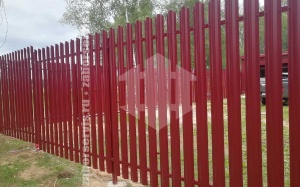 Забор из евроштакетника с забивными столбами 57 метров