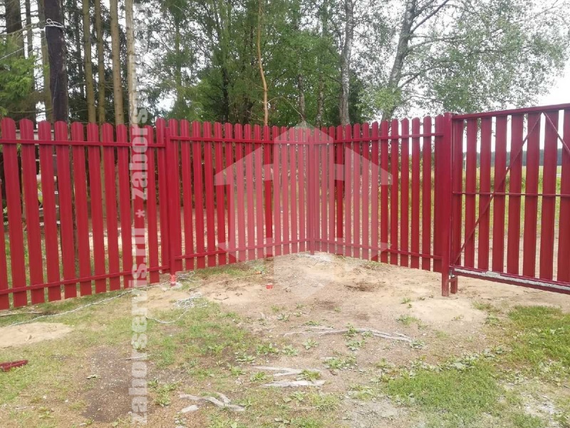 Забор из евроштакетника с забивными столбами 57 метров