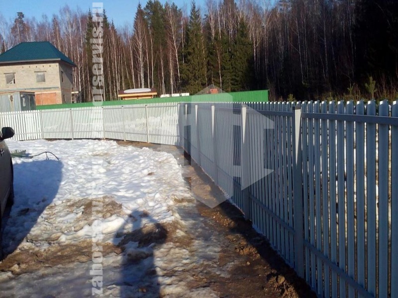 Забор из евроштакетника с бетонированием столбов 65 метров