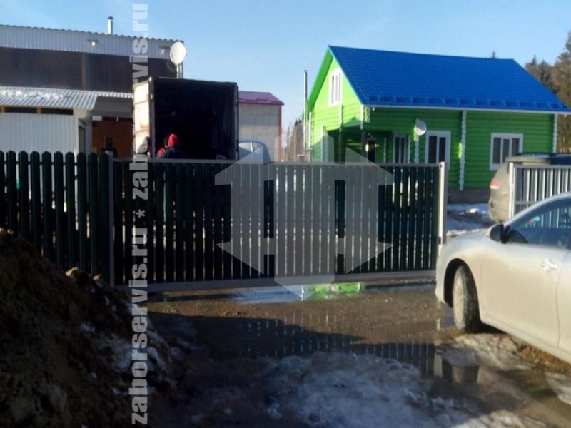 Забор из евроштакетника с бетонированием столбов 65 метров