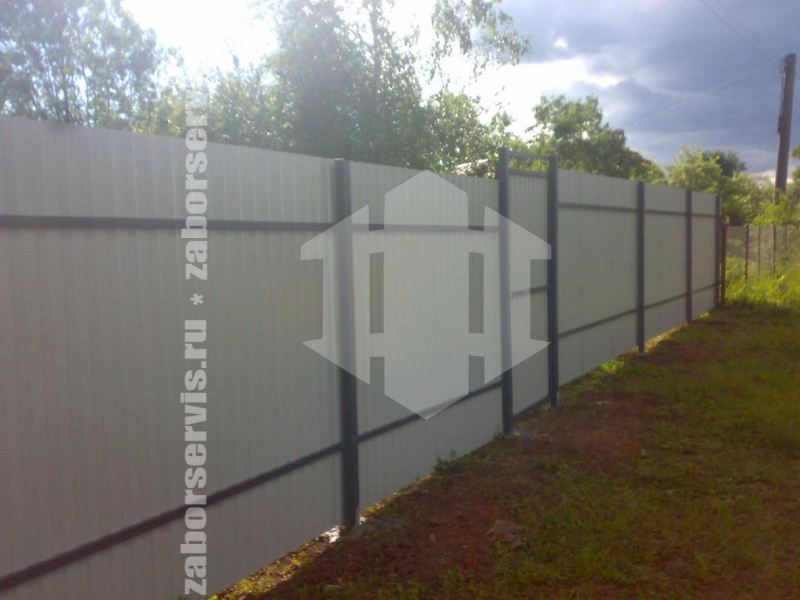 Забор из профнастила с бетонированием столбов 32 метра