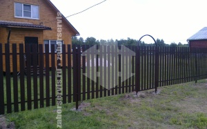 Забор из евроштакетника с бетонированием столбов 101 метр