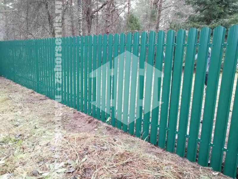 Забор из металлического штакетника зеленый 65 метров