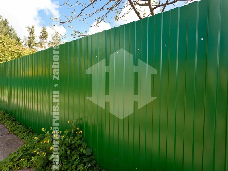 Забор из профнастила с утрамбовкой щебнем 81 метр