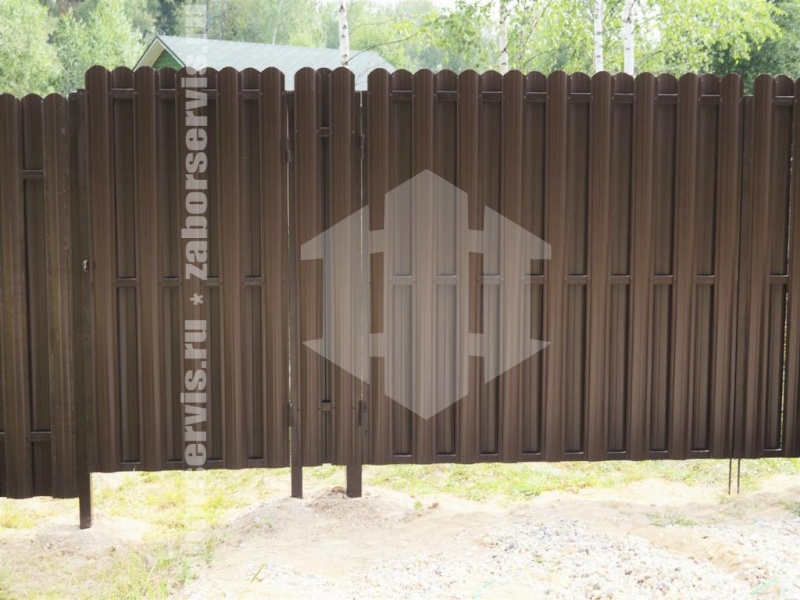 Забор из евроштакетника с забивными столбами 146 метров