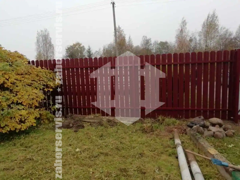 Забор из металлического штакетника с воротами 60 метров