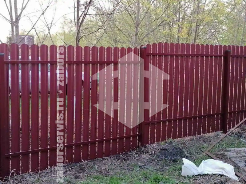 Забор из металлического штакетника с воротами 44 метра