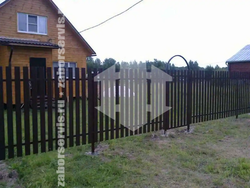 Забор из металлического штакетника коричневый 73 метра