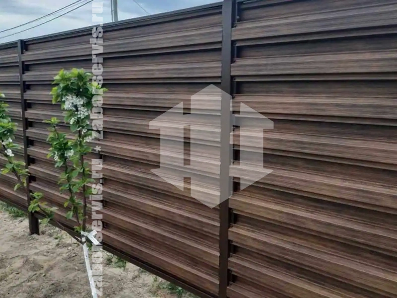 Забор из металлического штакетника горизонтальный 100 метров