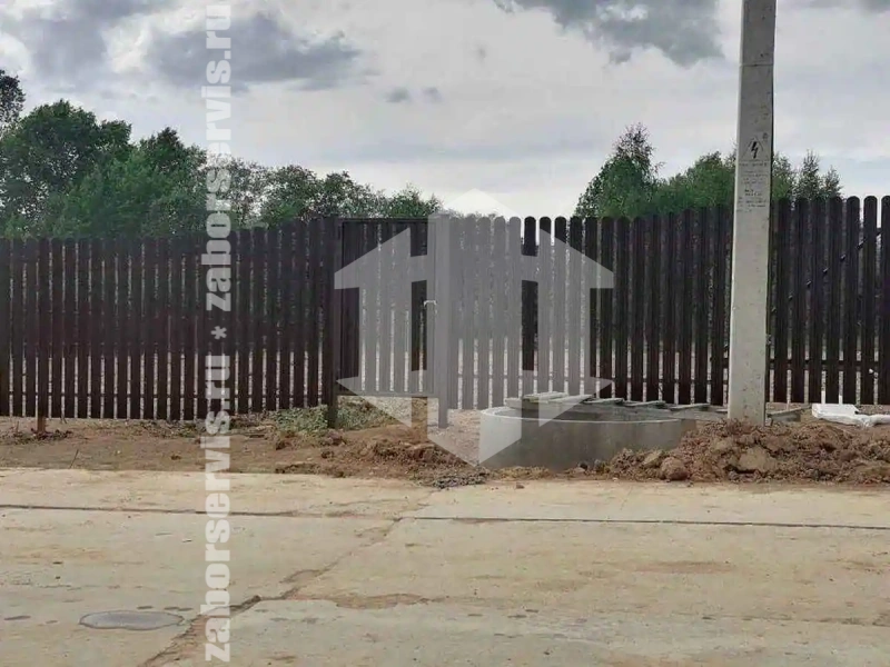 Забор из металлического штакетника коричневый 38 метров