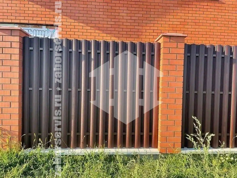 Заборы из металлического штакетника шахматка 81 метр