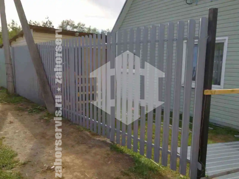Забор из металлического штакетника оцинкованный 74 метра