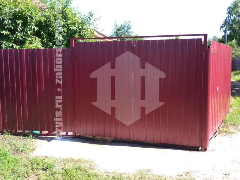 Забор из профнастила с бетонированием столбов 94 метра