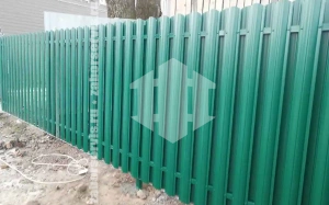 Заборы из металлического штакетника шахматка 54 метра