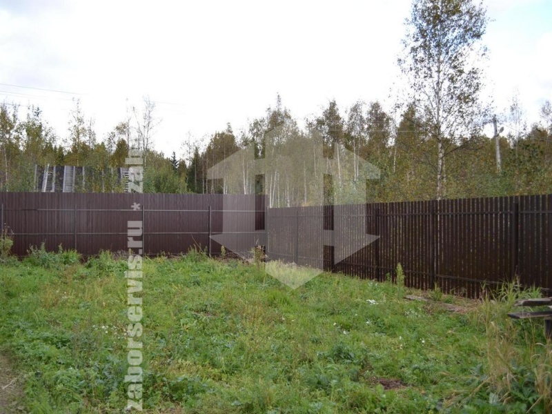Забор из евроштакетника с утрамбовкой щебнем 84 метра
