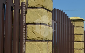 Забор из евроштакетника с кирпичными столбами 38 метров