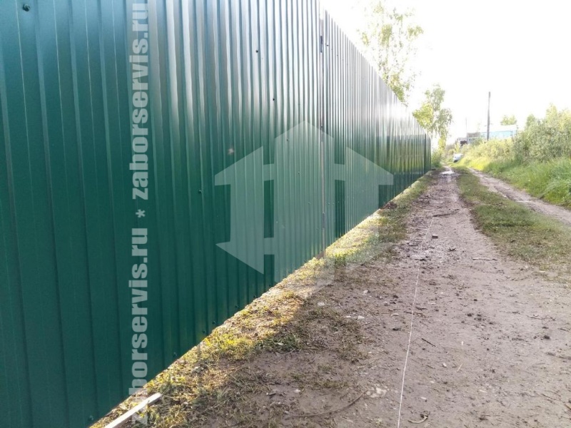 Забор из профнастила с утрамбовкой щебнем 34 метра