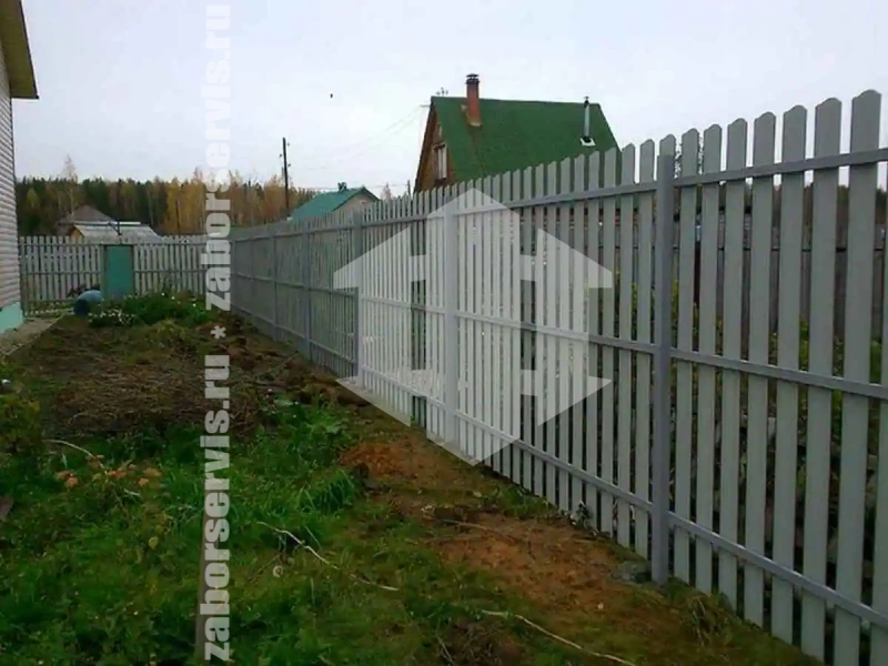 Забор из металлического штакетника коричневый 76 метров