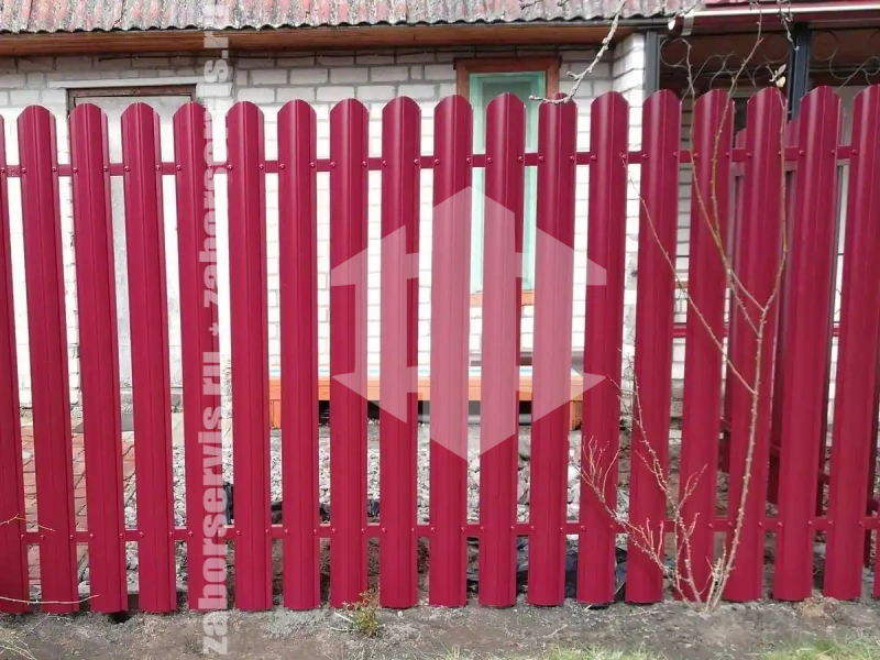 Забор из евроштакетника с бетонированием столбов 68 метров